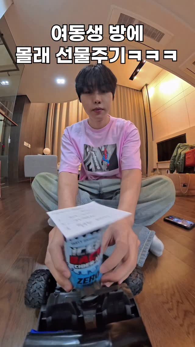 hansal__ 게시물 이미지: 여동생 방에 몰래 선물주기 ㅋㅋㅋ
 
얼박사 제로의...