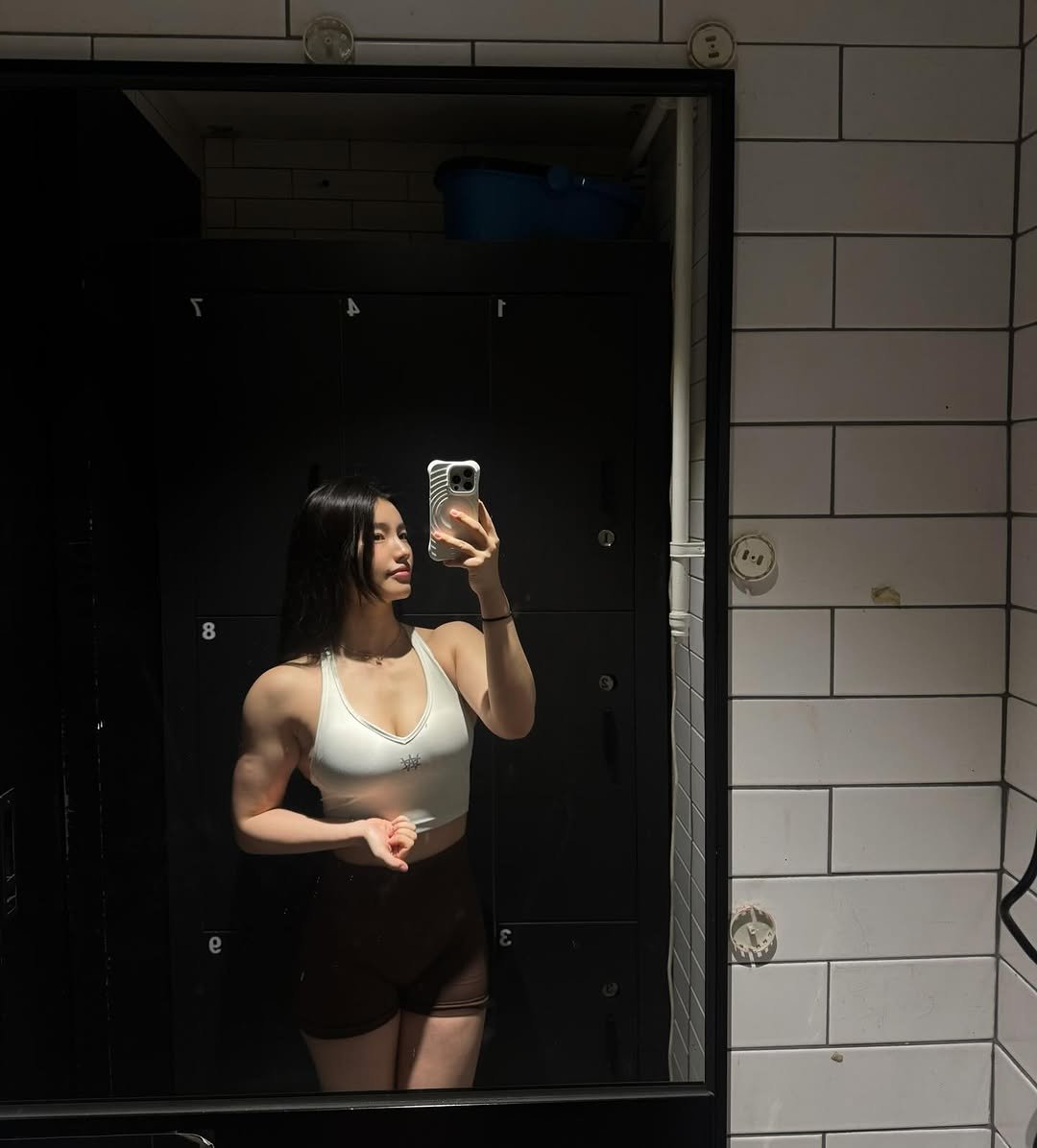 hanu.2aa 게시물 이미지: .
어깨 냠🤤
주말엔 코에 바람 쐬주기🌿✨
꽉찬 하트 말고 덜찬 하트...