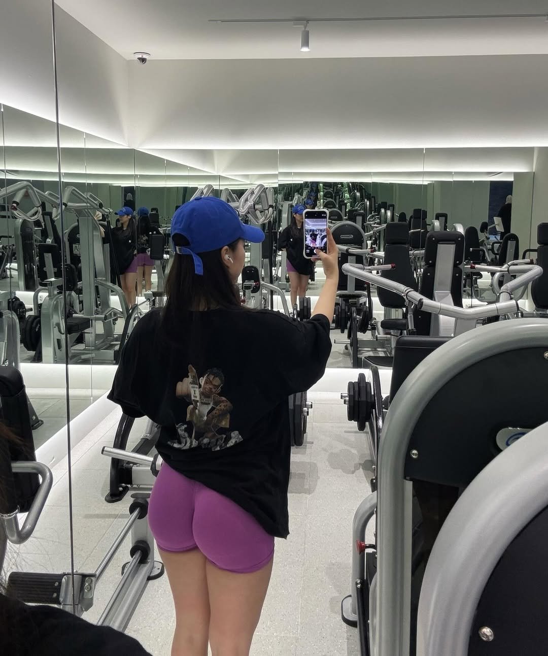 hanu.2aa 게시물 이미지: .
하체하는날
챔 박스티 핵 편함🤤

@champ__official_ 
#하체운동