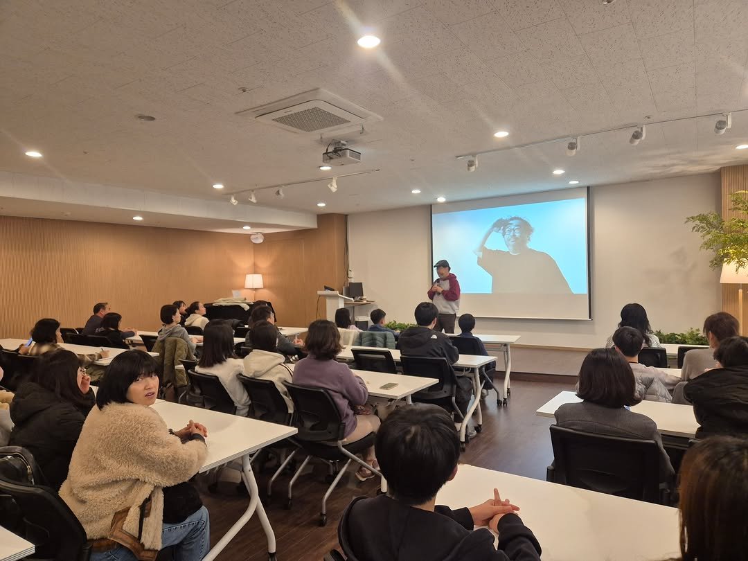 Photo by 한양문고 on November 05, 2025. May be an image of studying and text.