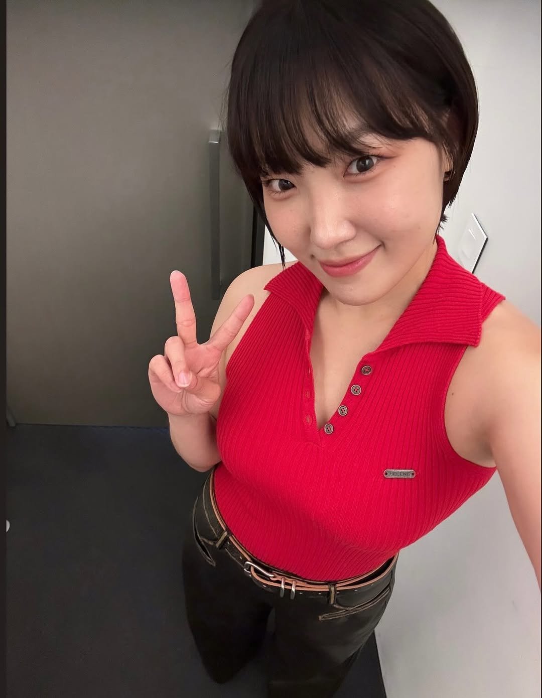 Photo by 이은지 on July 24, 2025. May be a selfie of 1 person, bangs, turtleneck, top and text.