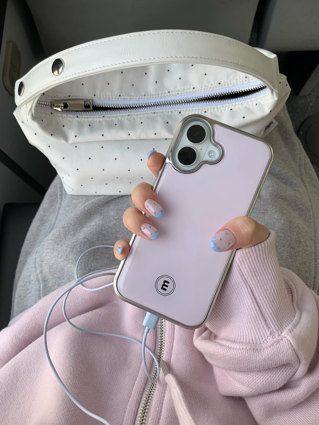 Photo shared by 수빈 on March 24, 2026 tagging @minitmute, @amidiouaminuit_official, and @favore_nailshop. May be an image of phone, digital audio player, tablet and text.