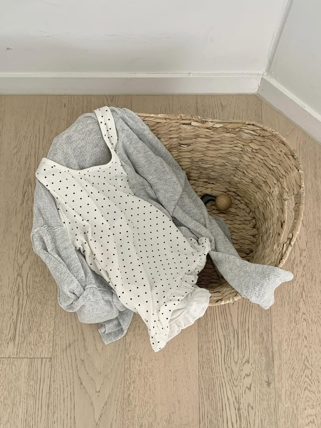 Photo by 수빈 on April 23, 2026. May be an image of baby bed, basket and text.
