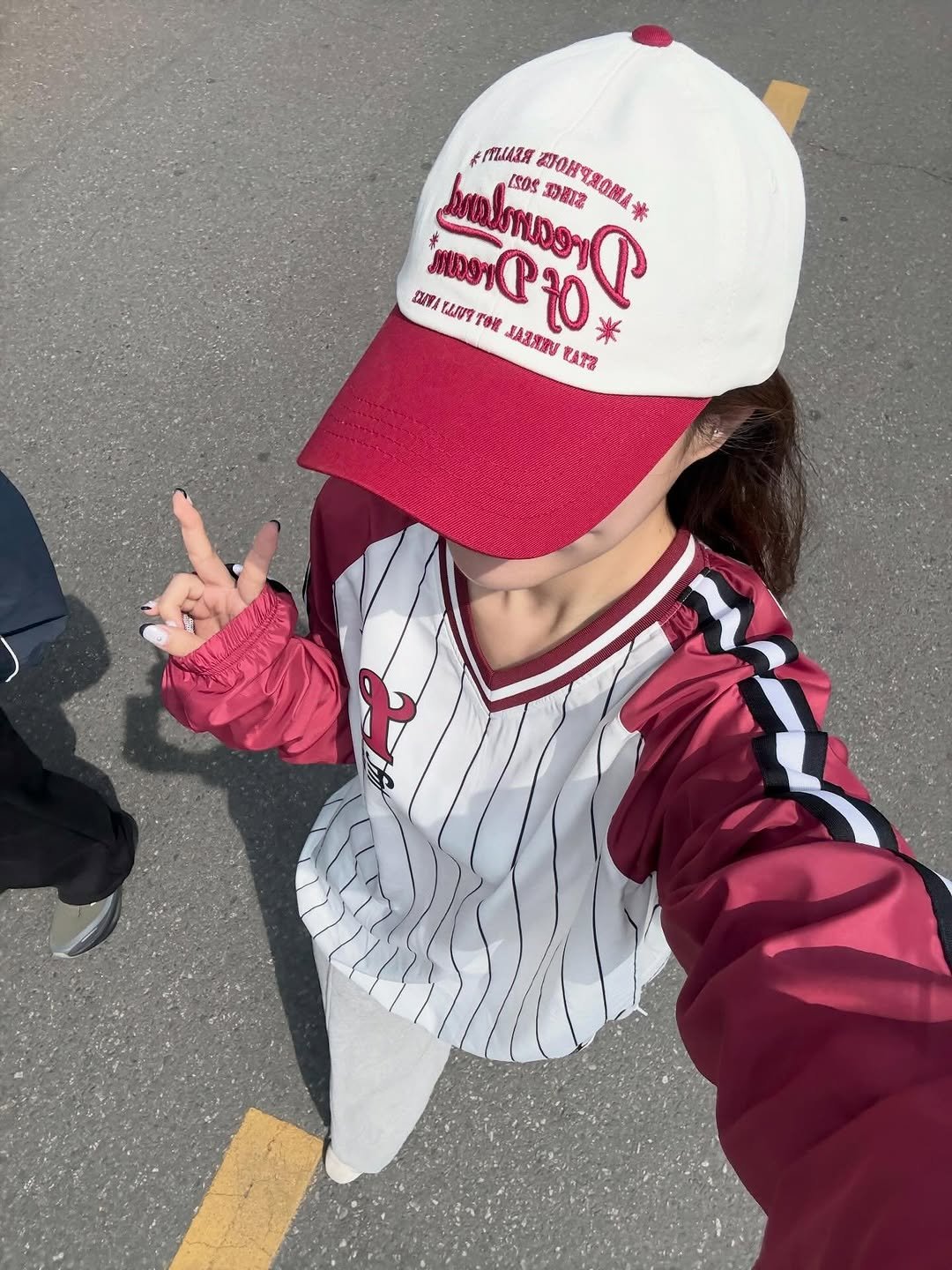Photo shared by 수빈 on April 06, 2026 tagging @1993studio_official, and @meenderi_official. May be an image of hat, parka, top, flight jacket, sweatshirt and text.
