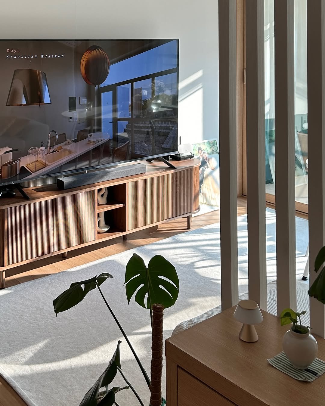 Photo shared by 썸머의 여름☀️결혼준비•신혼살림•집꾸미기 on April 19, 2025 tagging @lexonkorea, @todayhouse, @daisolife, @lgelectronics_kr, @lgbestshop_official, and @ean_offical.