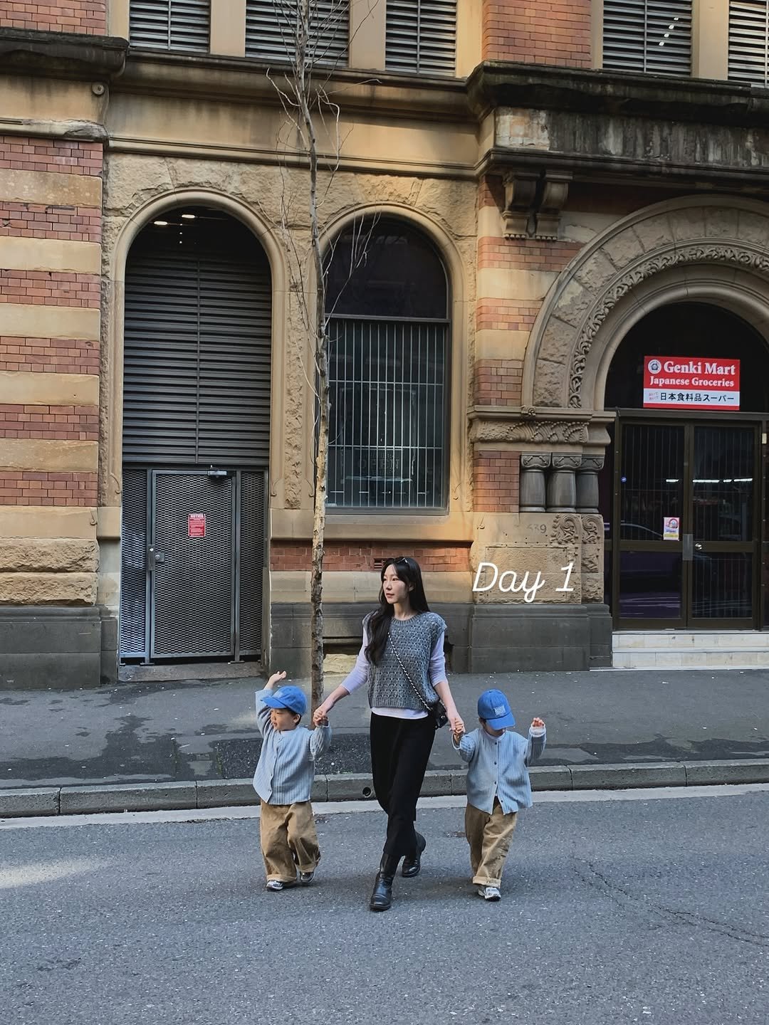 Photo by 💍 ＋👶🏻👶🏻 on September 13, 2025. May be an image of 3 people, child, street and text.