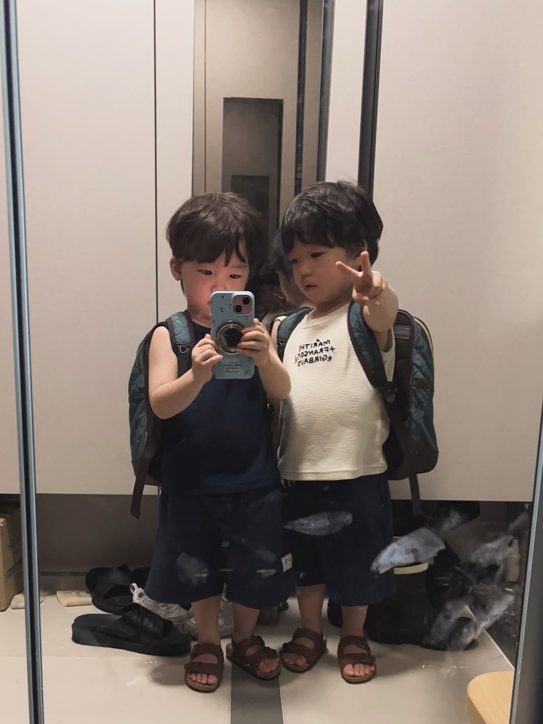 Photo by 💍 ＋👶🏻👶🏻 on July 24, 2025. May be an image of child, sling, mirror and text.