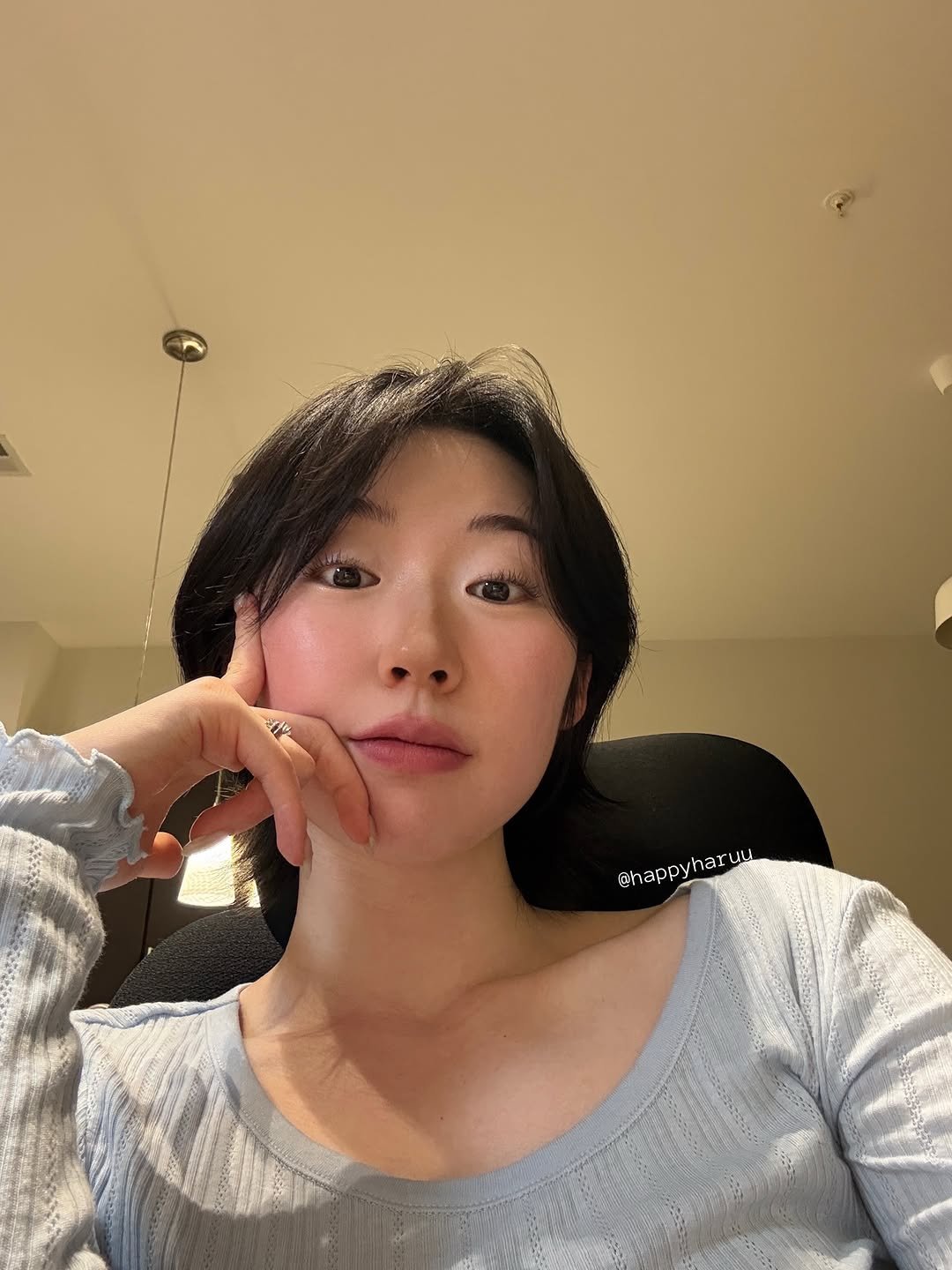happyharuu 게시물 이미지: Do we look alike? 여러분 객관적인 판단이 필요. 
우리...