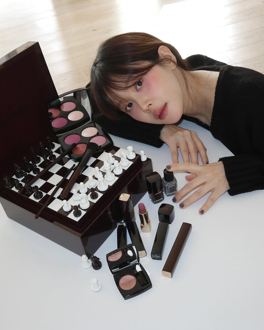 Photo shared by 해피림 메이크업 혜림쌤 on January 12, 2026 tagging @chanel.beauty.korea. May be an image of one or more people, lipstick, makeup, chess and text.
