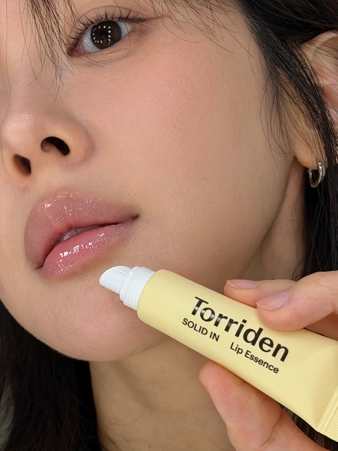 Photo shared by 해피림 메이크업 혜림쌤 on December 05, 2025 tagging @oliveyoung_official, and @torriden_official. May be an image of text that says 'SOLIDIN SOLIDIN Forriden Torriden Essence Essence IN Lip'.