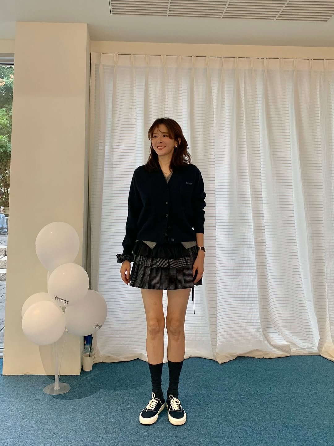 Photo shared by 해피림 메이크업 혜림쌤 on August 27, 2025 tagging @grovestore_official. May be an image of wingtip shoes, skirt, kilt, miniskirt, sock, toecap shoes and text.