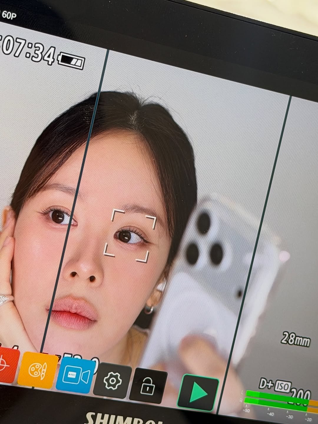 Photo by 해피림 메이크업 혜림쌤 on November 05, 2025. May be an image of one or more people and text that says '60p 07：34 07:340 Bf ភេល 28mm 28 CUID D+ ISO 150ግበበ ገበበ -50 -40 -30'.