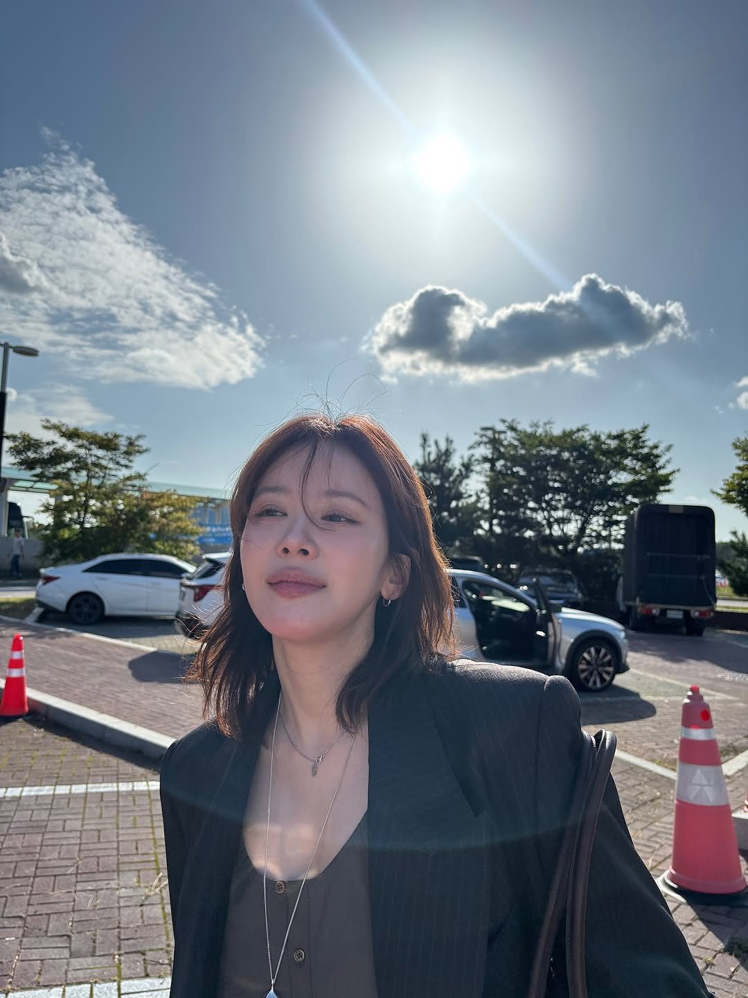 Photo by 해피림 메이크업 혜림쌤 on September 14, 2025. May be an image of one or more people, hair, cloud and text.