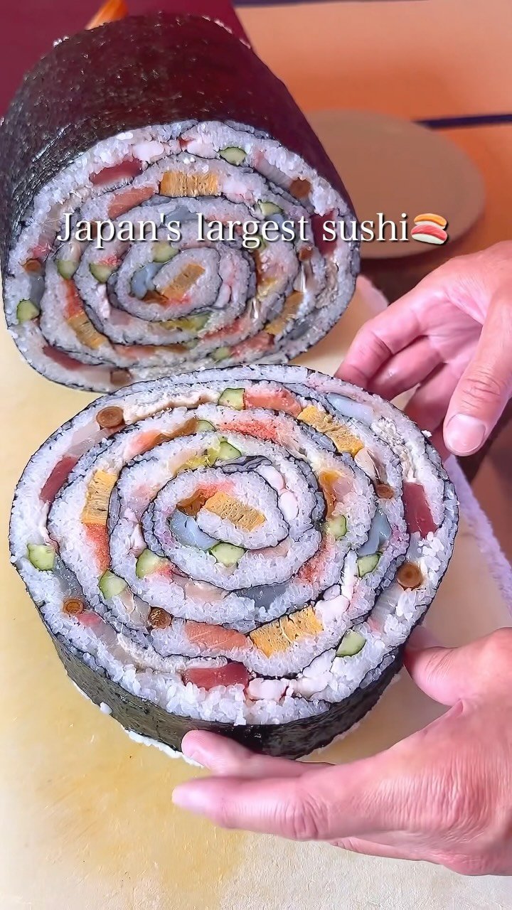 harapeko_jpn 게시물 이미지: 日本最大級の巻き寿司「太っぱら巻き」
店名：梅若寿し
最寄り駅：南桜井駅（愛知県）

高さ約3...