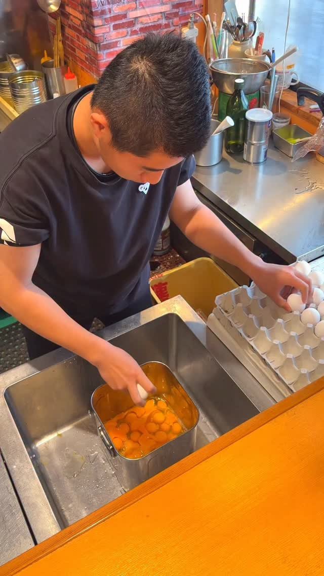 harapeko_jpn 게시물 이미지: 【甲子園を夢見る息子が手伝う高速卵割りオムバーグ】
店名：創作料理アランチャ
最寄り駅：国際セ...