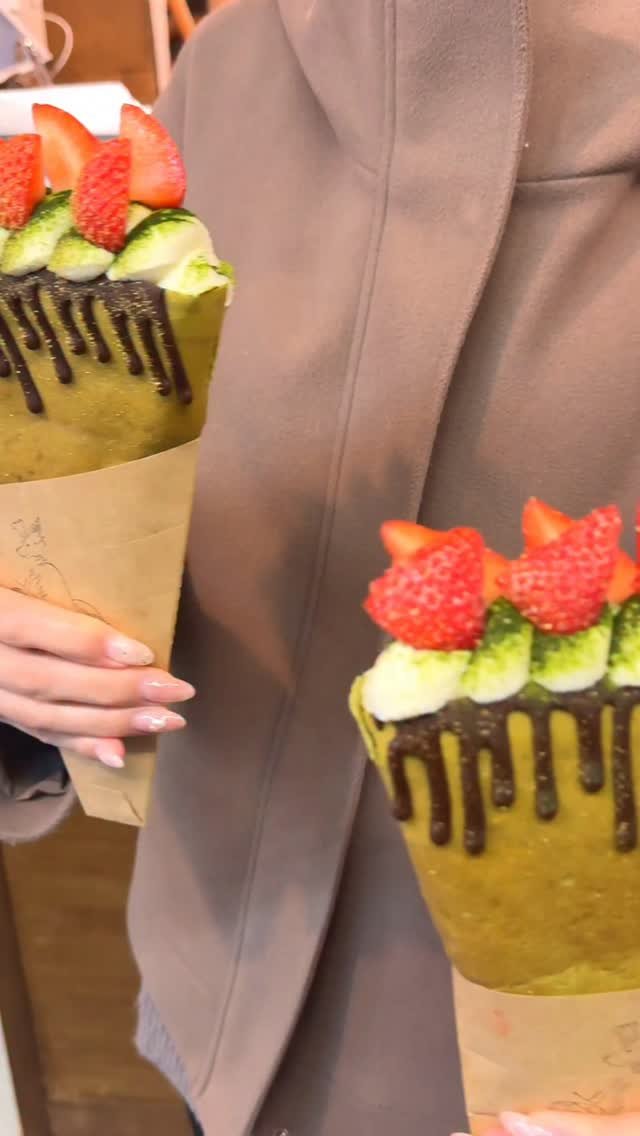 harapeko_jpn 게시물 이미지: 究極の抹茶ストロベリークレープ！
店名：クレープとエスプレッソとかまくら茶房
最寄り駅：鎌倉駅...