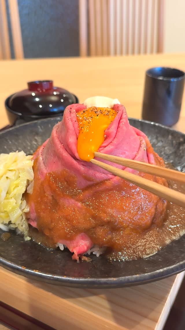 harapeko_jpn 게시물 이미지: 【衝撃】とろける肉の塊…極上ローストビーフ丼がたまらない。
店名：ローストビーフ大野...
