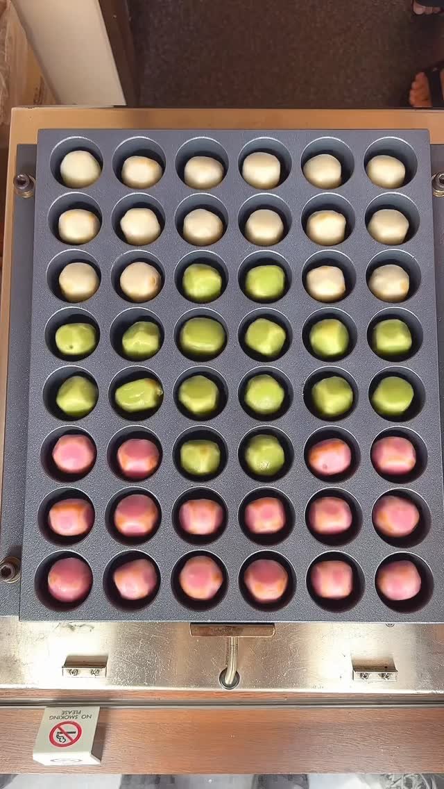 harapeko_jpn 게시물 이미지: コロコロ可愛い3色お団子🍡
店名：まるもち家

ひと口サイズの可愛らしい3色団子を食べ比べでき...
