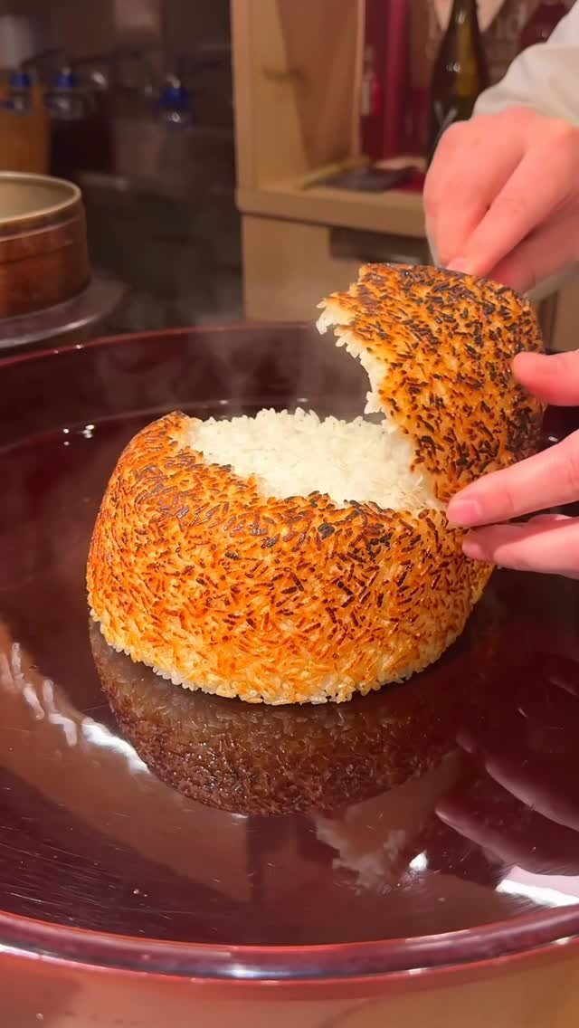 harapeko_jpn 게시물 이미지: 香ばしいおこげで包み込んだ赤酢シャリが主役の唯一無二の鮨体験。
店名：鮨...