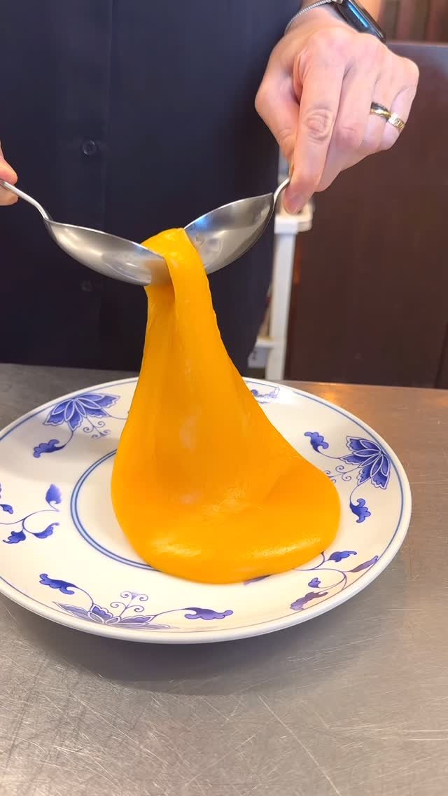 harapeko_jpn 게시물 이미지: 幻の中国菓子「三不粘（サンプーチャン）」――
日本でもわずかな職人しか作ることができない究極の...