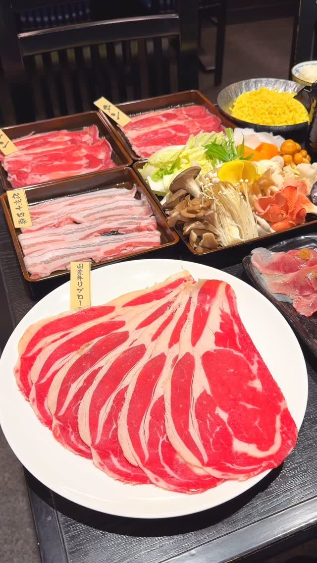 harapeko_jpn 게시물 이미지: 焼肉としゃぶしゃぶを同時に楽しめる最強レストラン！
店名：焼肉としゃぶしゃぶ...