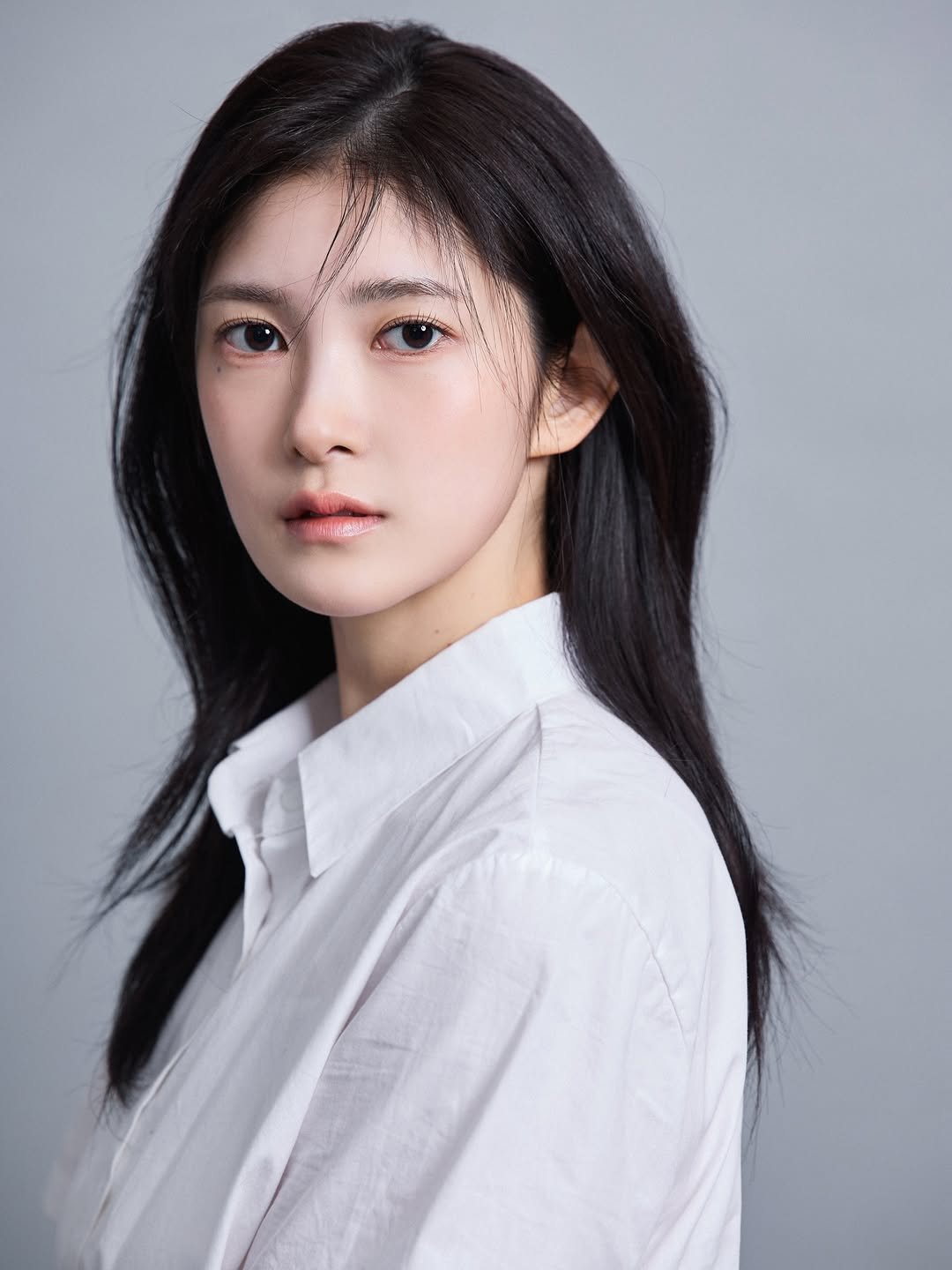 Photo shared by 최하리 입니다. on February 21, 2026 tagging @seowoo_studio, and @studio_seowoo. May be an image of one or more people, braids, makeup and text.