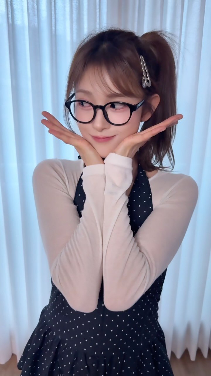hari_up_97 게시물 이미지: <협찬>

요즘 핫한 리센느 “프리티걸” 챌린지와 찰떡인 큐티팝 <브이넥 도트...