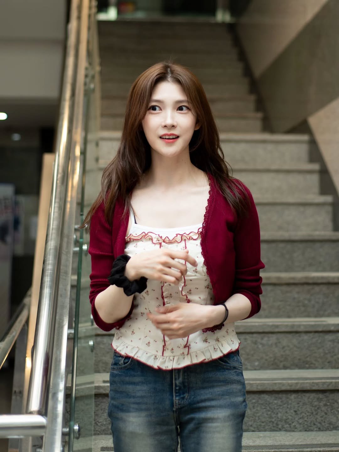 Photo shared by 늙은 돼지 태경 on April 20, 2026 tagging @hari_up_97. May be an image of one or more people, hair, top, blazer and text.