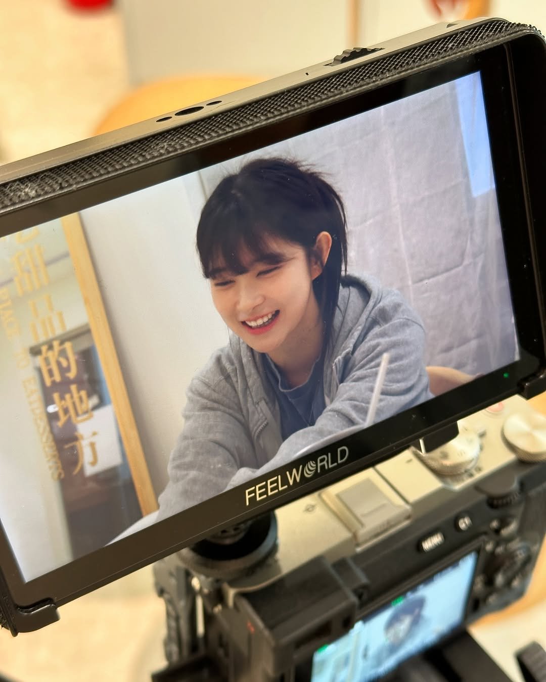 Photo by 최하리 입니다. on May 29, 2025. May be an image of one or more people, bangs, camera, camcorder and tripod.