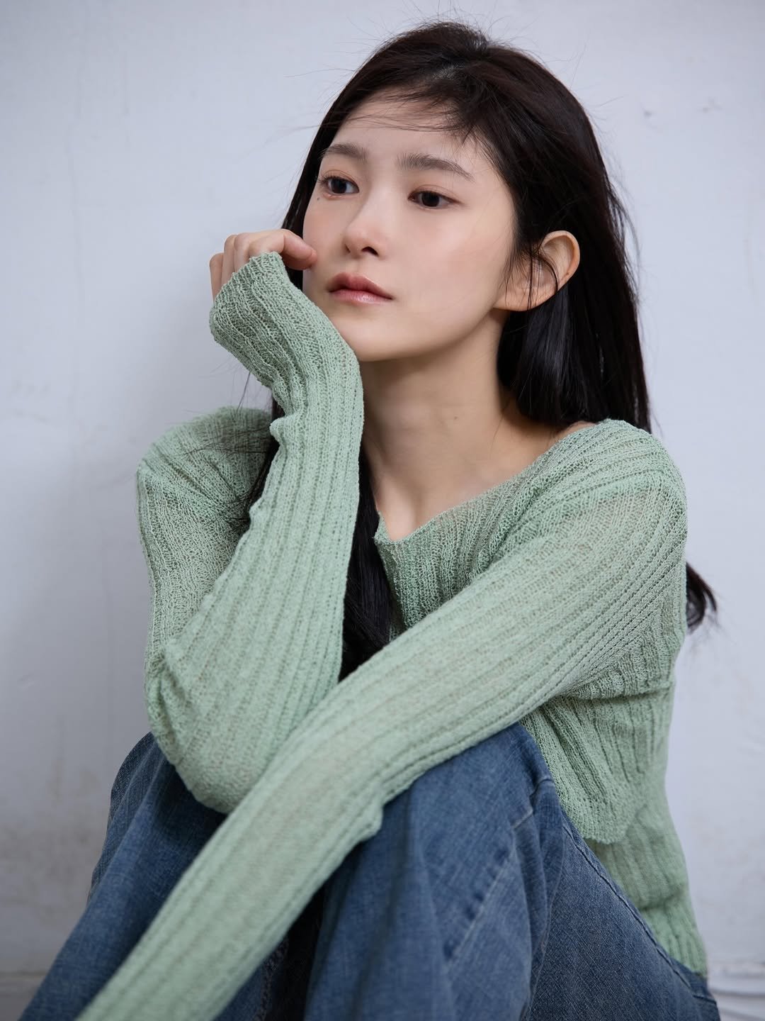 Photo shared by 최하리 입니다. on February 13, 2026 tagging @seowoo_studio, and @studio_seowoo. May be an image of one or more people, hair, makeup, sweater, knit, turtleneck and text.