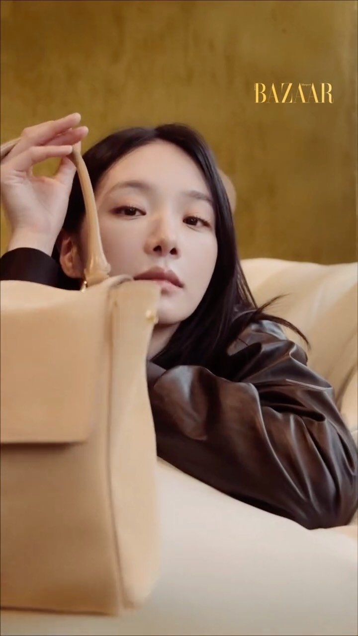 harpersbazaarkorea 게시물 이미지: #제작지원 ‘내 파파라초 백 어디 갔지?’👜 사라진 파파라초 백을 찾아 나선 구찌...