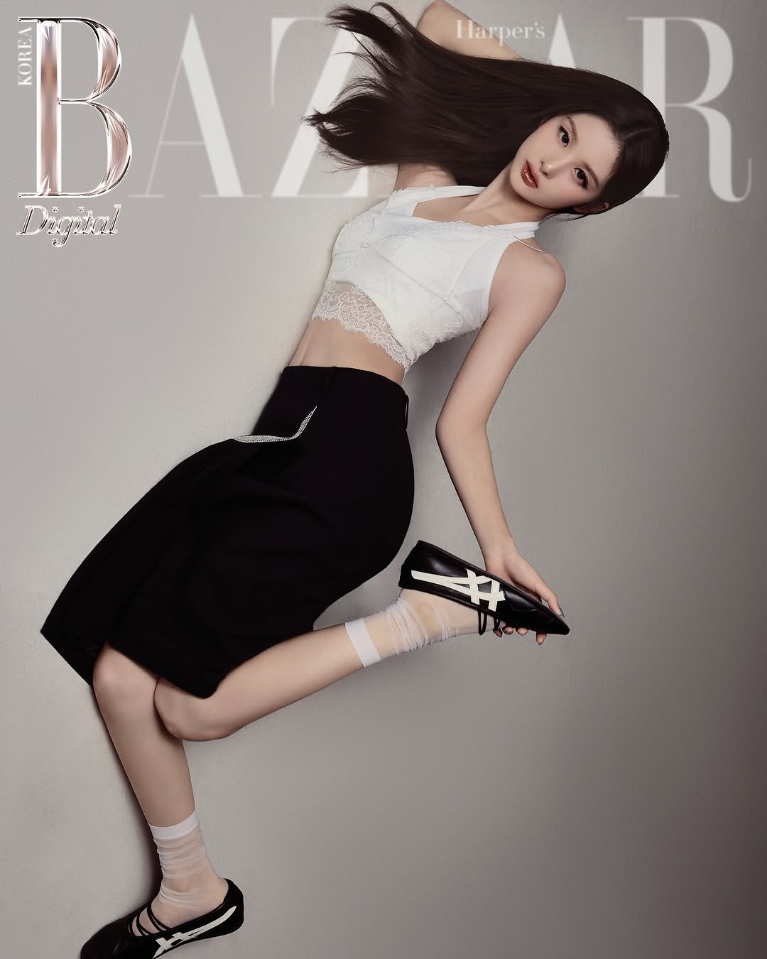 harpersbazaarkorea 게시물 이미지: #제작지원 
In The Wings. 막이 오르기 전, 긴장과 셀렘이 교차하는...