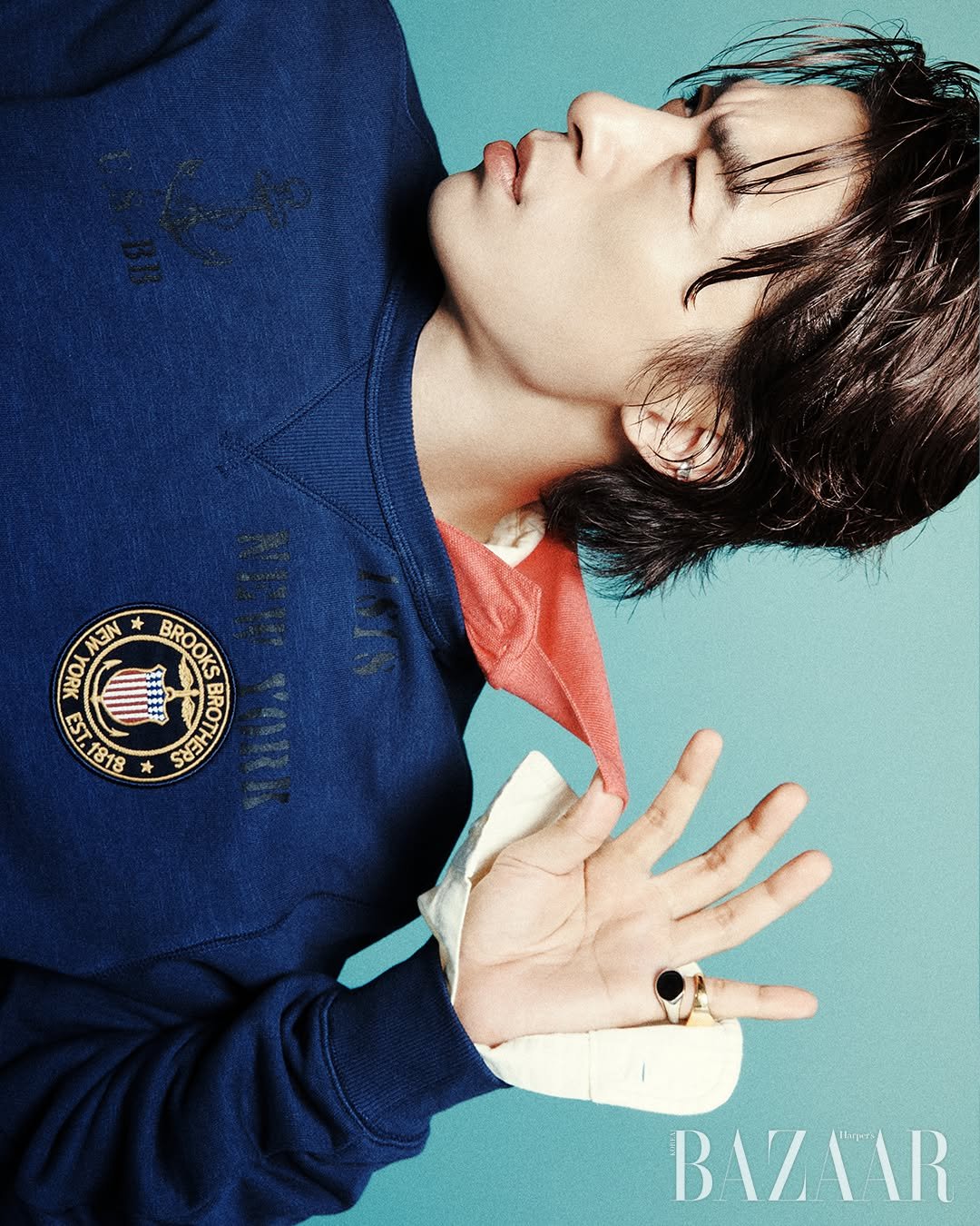 Photo shared by Harper’s BAZAAR Korea 하퍼스 바자 코리아 on April 02, 2026 tagging @brooksbrothers, and @brooksbrothers.korea. May be an image of one or more people, bangs, top, magazine, poster and text.