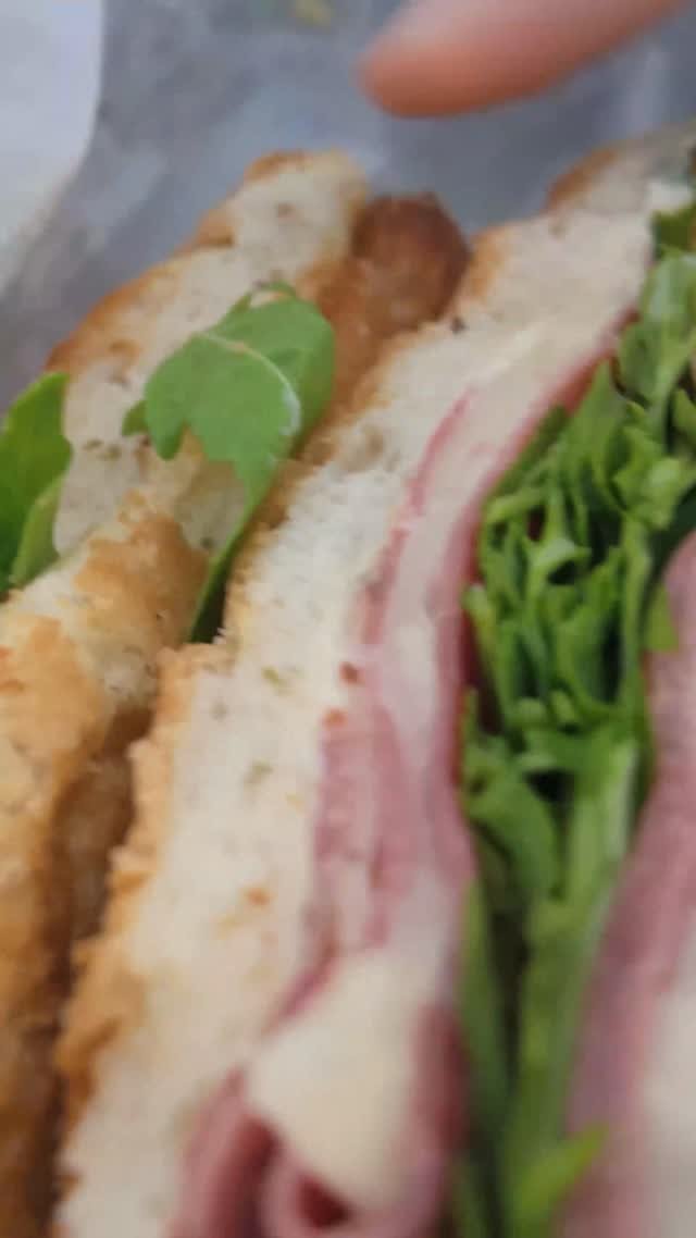 harrisonwebb97 게시물 이미지: Asking Strangers Where To Eat... 😅