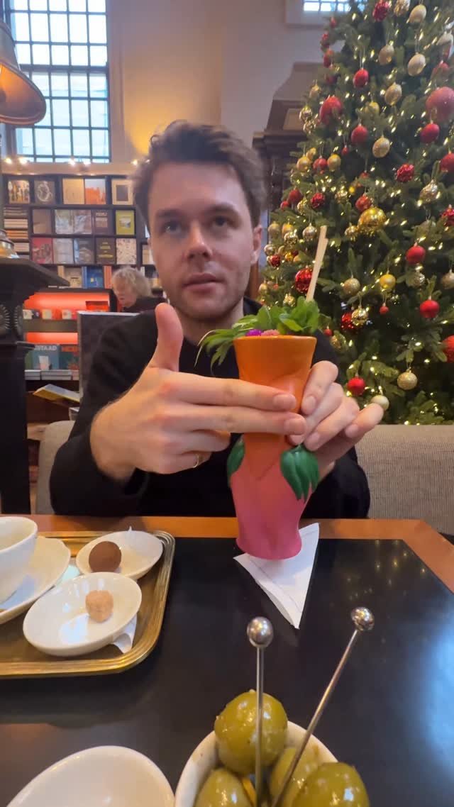 harrisonwebb97 게시물 이미지: I Found A Hidden Wine Bar In London 🤯