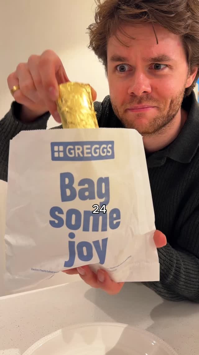 harrisonwebb97 게시물 이미지: 24kt Greggs Sausage Roll 🤯
