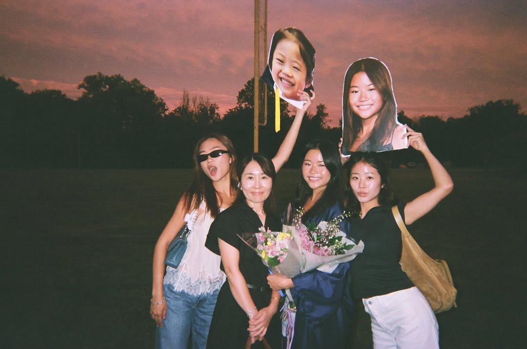 hasistersofficial 게시물 이미지: Who’s your graddyyy????