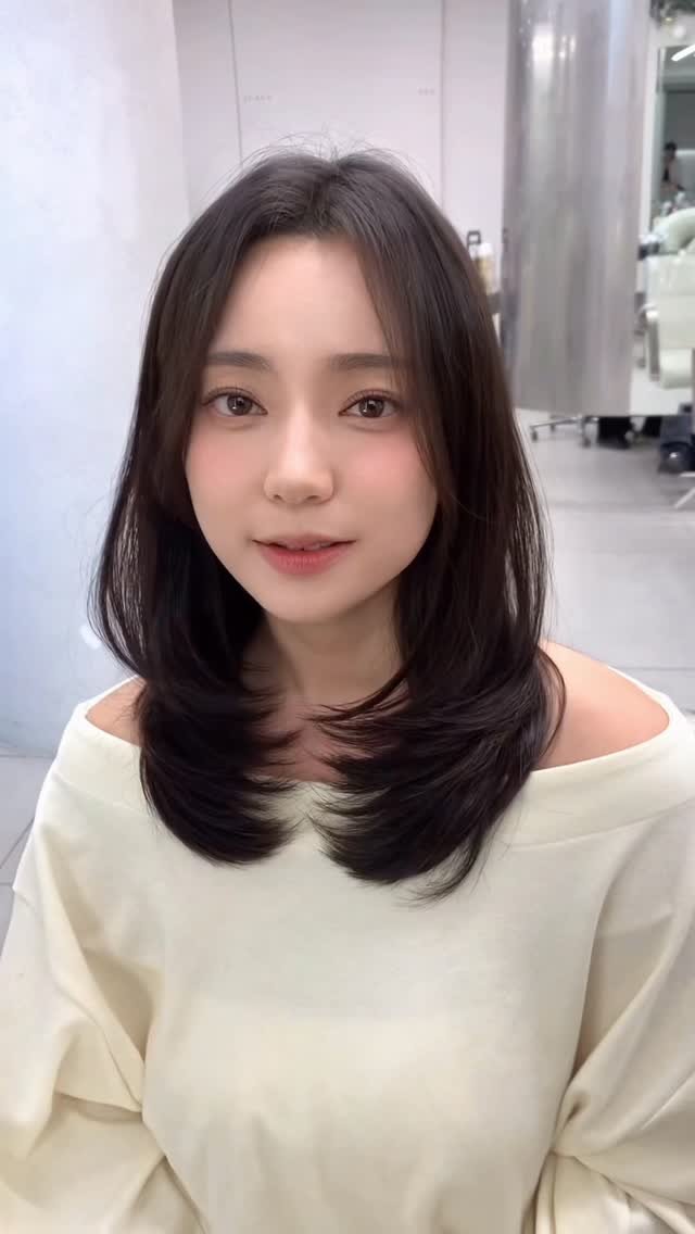 haum_haeni 게시물 이미지: 세련된 라인의 #중단발 디자인🤍
요즘 제일 예쁜 기장감 ,

레이어드펌과 함께면...