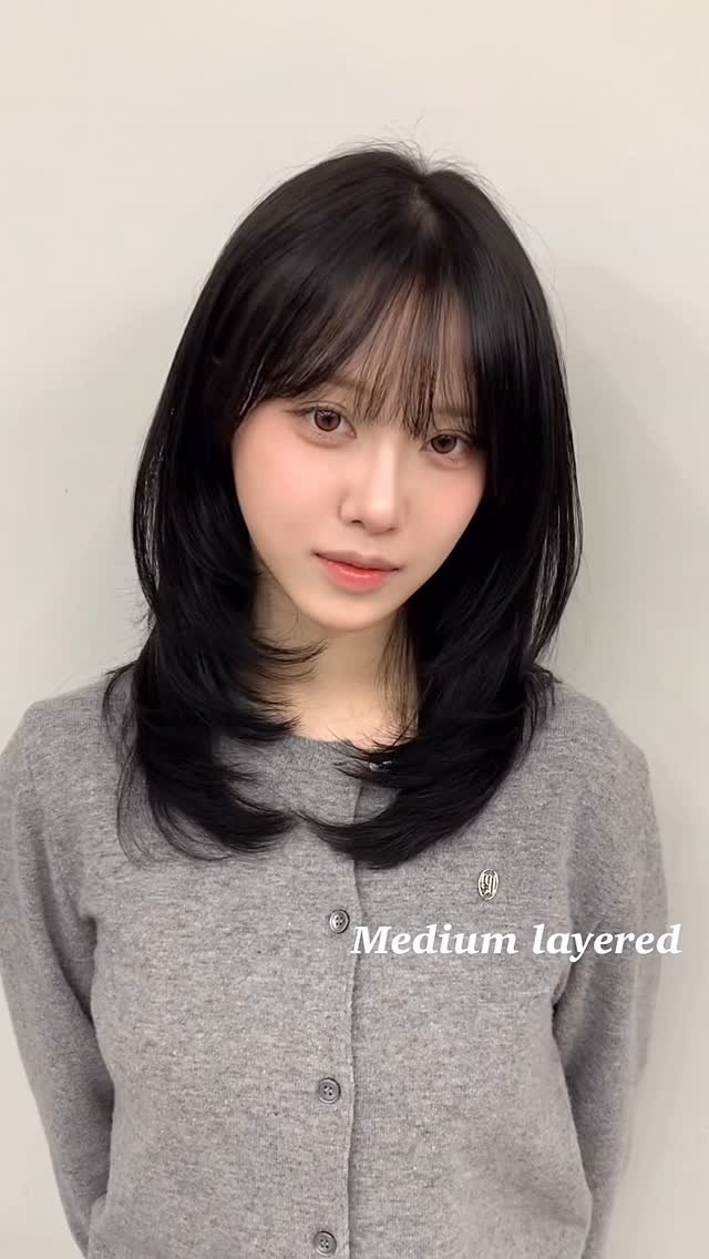 haum_haeni 게시물 이미지: 예쁜눈을 강조시켜주는 #시스루뱅 과 ,
예쁘게 기를 수 있는 #중단발 디자인...