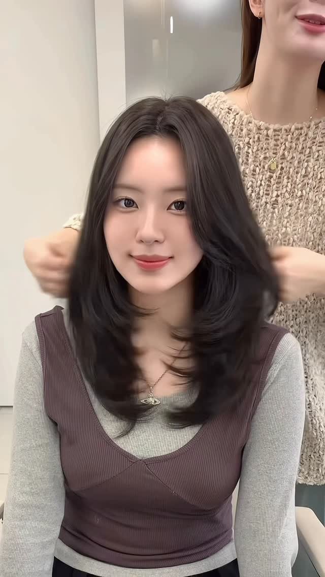 haum_haeni 게시물 이미지: #미디움레이어드 #허그펌 #애쉬브라운 
한올한올 결감을 살린 디자인 🩵
부드러운...