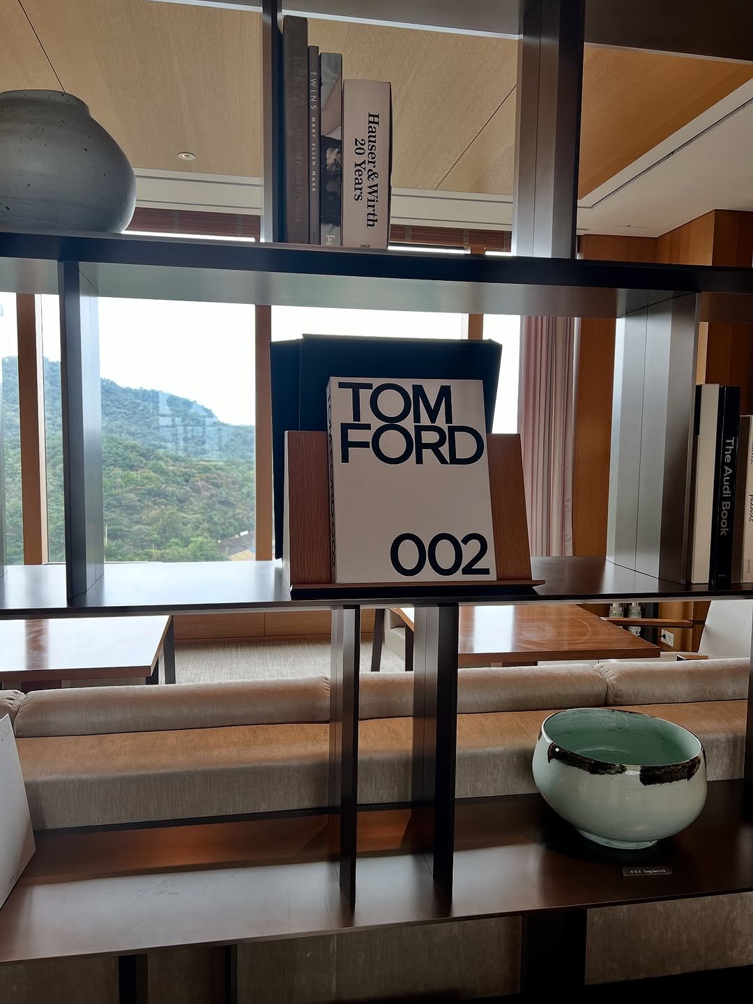 Photo by 윤나라 쇼호스트💖 on November 06, 2025. May be an image of furniture, rack, display case, shelf, indoors and text.