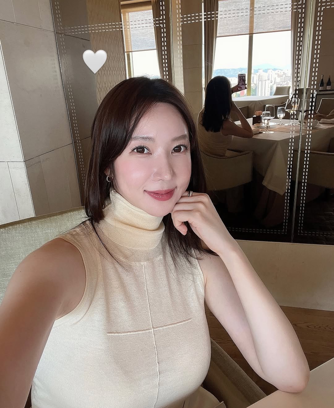 Photo by 윤나라 쇼호스트💖 on October 14, 2025. May be a selfie of one or more people, hair, dress and text.