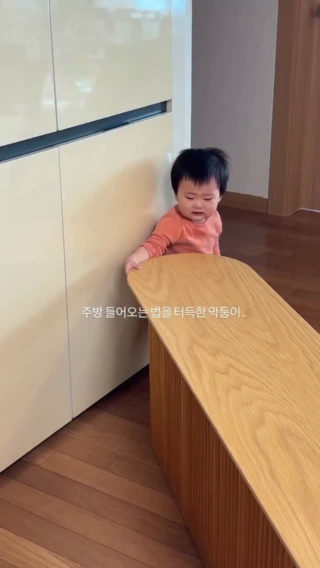 hayan_cook 게시물 이미지: 막둥이 레벨 업..
오늘은 청소기로 버텼습니다만

곧 이 청소기 마저도...