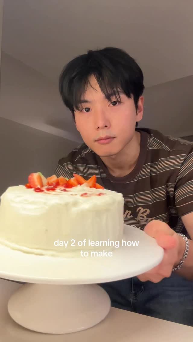 haydo.kim 게시물 이미지: for day 2, i’m making a strawberry...