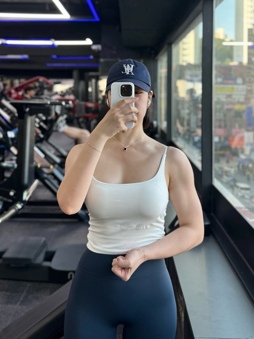 hayeoi7771 게시물 이미지: 1. 오랜만에 어깨운동 했다 덤숄프 7키로 14개 1세트 하니까 벅차다 사레레...