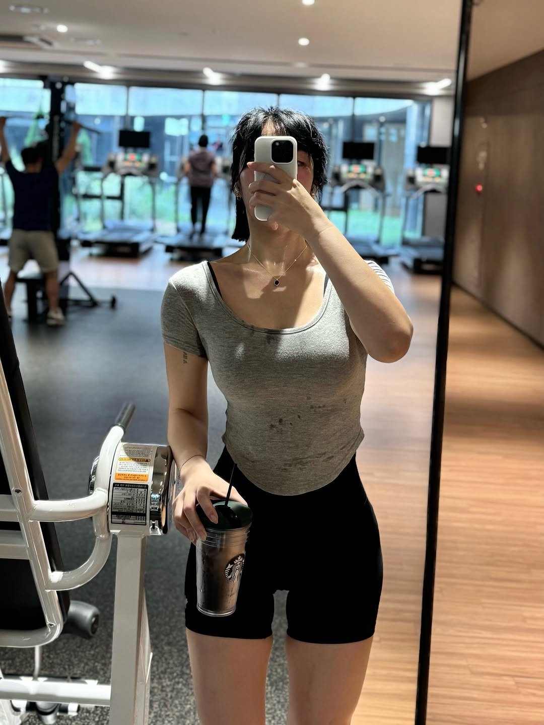 hayeoi7771 게시물 이미지: 먹지를 말지…. 🙂‍↔️ #ㅇㅇㅇ#유산소#gymselfie#땀