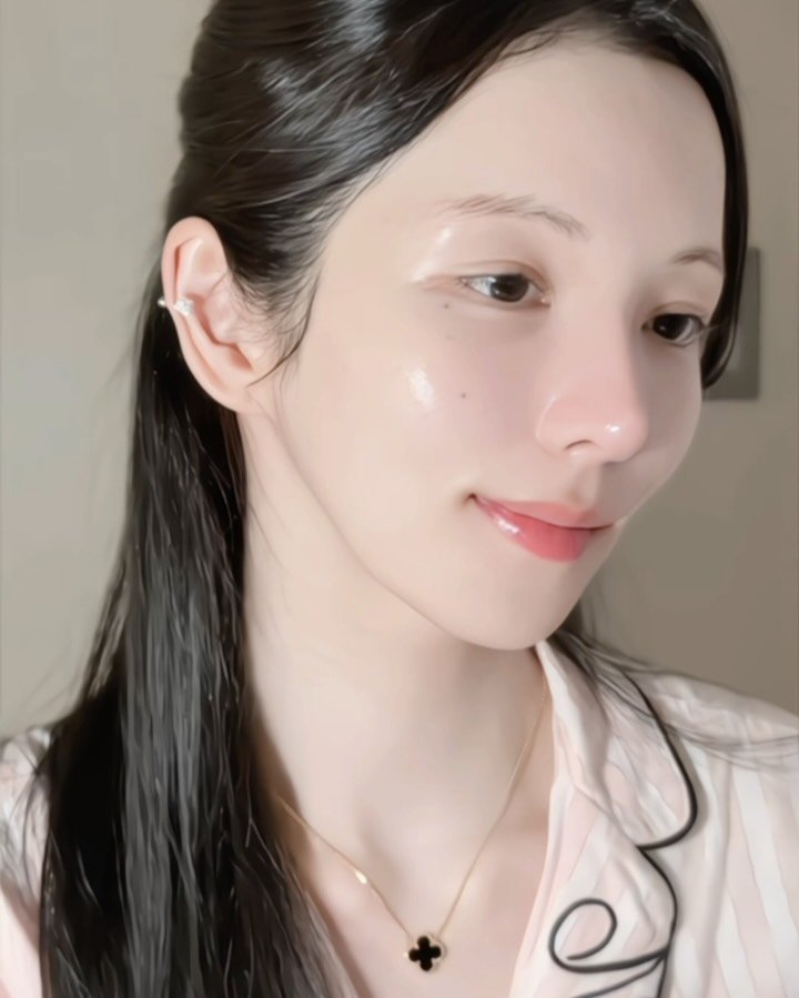 hayoonson_ 게시물 이미지: 세안후 매끈토너로 피부결 정돈만 해주면
불필요한 각질과 노폐물들을 싹 제거해줘서...