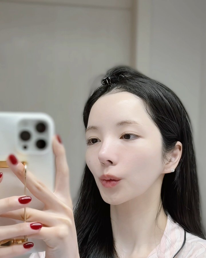 hayoonson_ 게시물 이미지: 오늘 하루도 끝 - !!!!!!!!!!!
⠀ 
매끈토너는 불필요한 각질, 노폐물을...