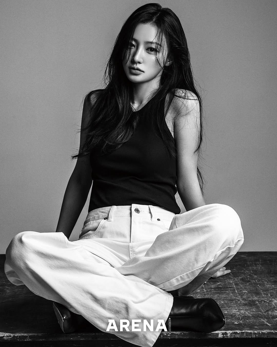 Photo shared by 송하윤 on March 22, 2024 tagging @arenakorea, @photokyj80, @daindaini, @hong.eun_young, and @hi__hikim.