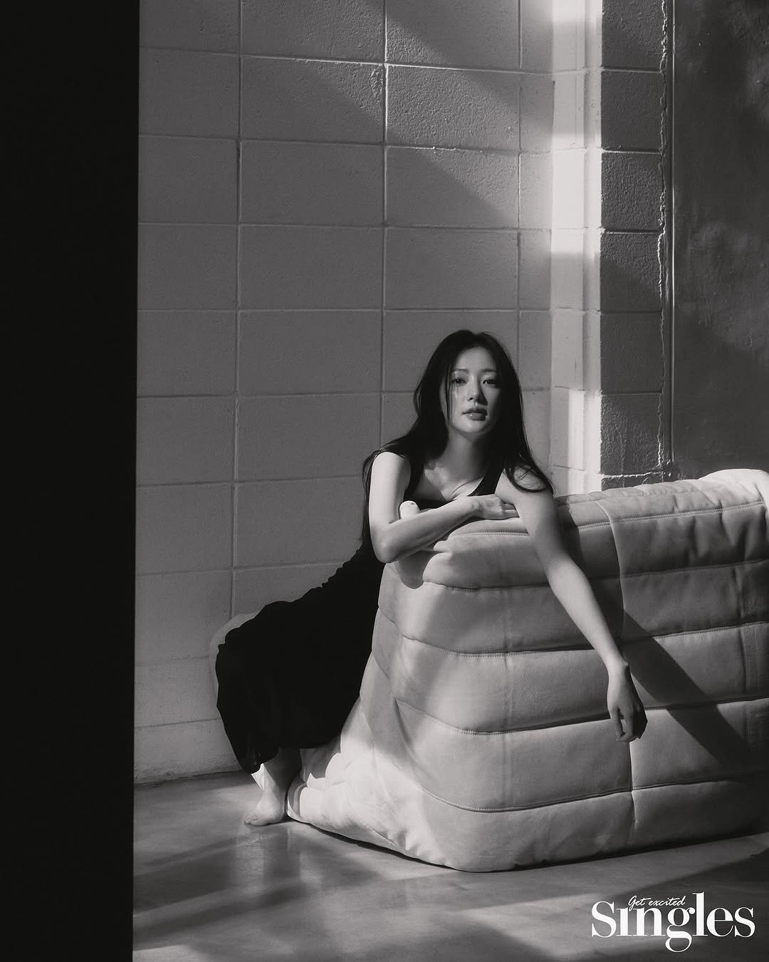 Photo shared by 송하윤 on February 21, 2024 tagging @chunyoungsang, @kyung.min.jung, @singlesmagazine, @leeyoung220, and @hong.eun_young.